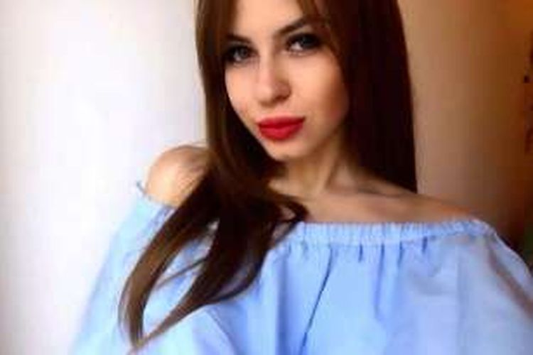 Ariana (20), gadis Rusia yang melelang keperawanannya untuk mencari biaya kuliah.