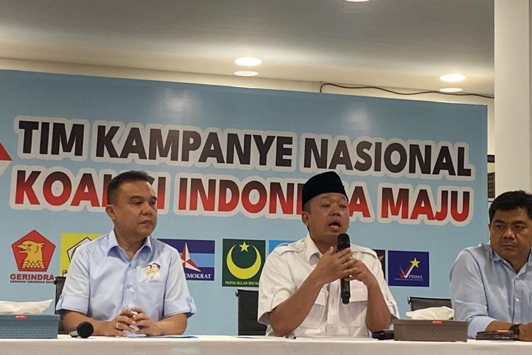 Sekretaris TKN Prabowo-Gibran, Nusron Wahid, saat konferensi pers di rumah relawan Prabowo, Palmerah, Jakarta Barat, Minggu (12/11/2023).