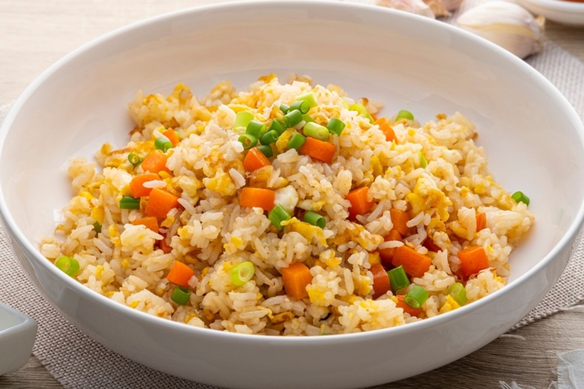 Ilustrasi nasi goreng telur asin. 