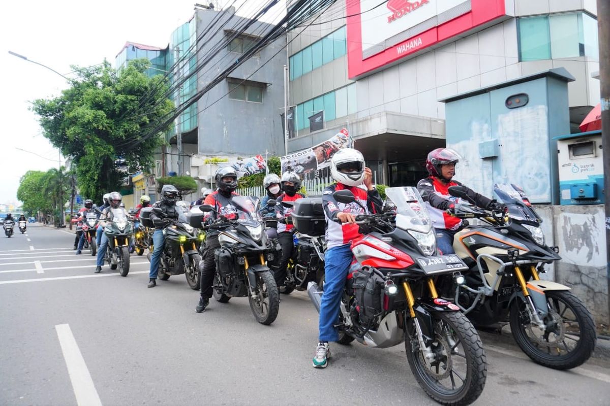 Beberapa komunitas Honda CB150X melakukan Saturday Morning Ride (Satmori) sambil gathering membahas agenda kegiatan untuk tahun 2023.