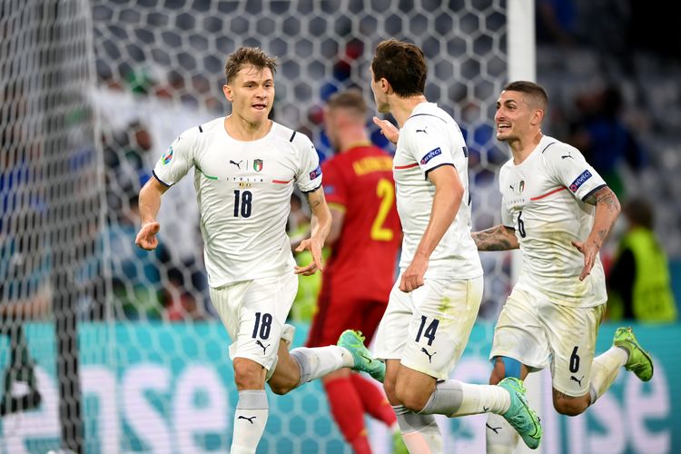 MUENCHEN, JERMAN - 2 JULI: Nicolo Barella melakukan selebrasi usai mencetak gol ke gawang Belgia dalam laga perempat final Euro 2020 di Football Arena, Muenchen, pada 2 Juli 2021.