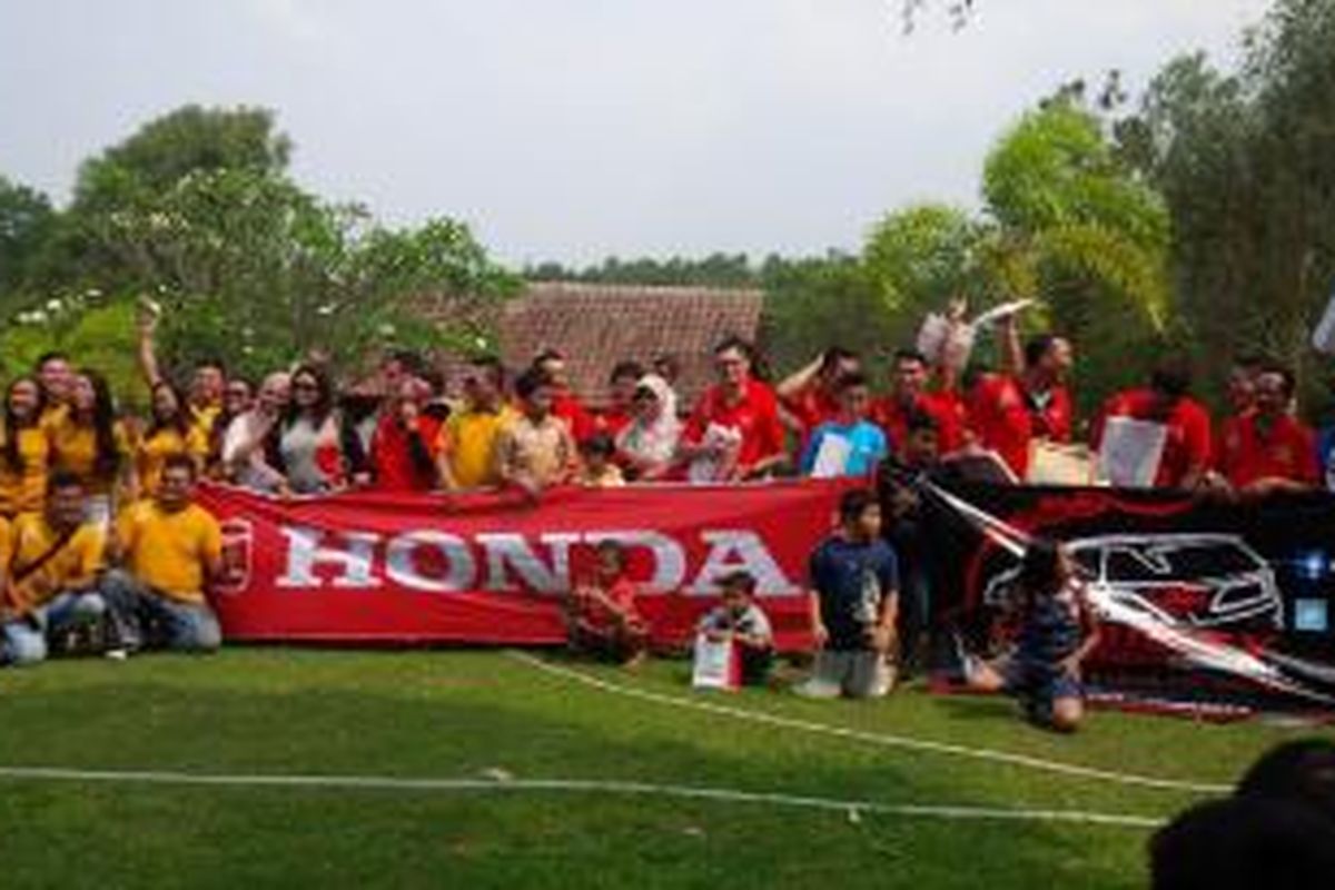 Honda Kumala Karawang menggelar Tantangan Hemat Honda Mobilio Wisata Plus.