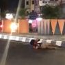 Viral Video ODGJ Dikeroyok Pemuda hingga Ditabrak Motor di Makassar