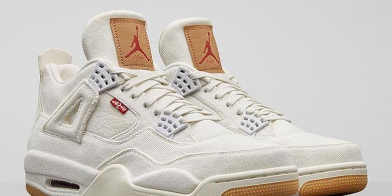 2 Versi Baru Air Jordan 4 X Levi S Hitam Dan Putih Dijual Rp 3 1 Juta