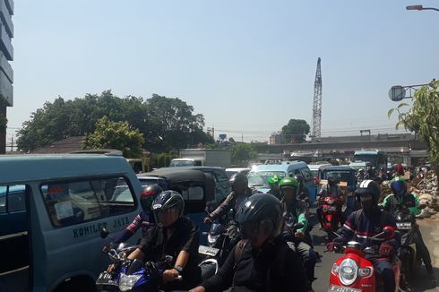 Imbas Ganjil Genap, Jalan Matraman Raya Macet