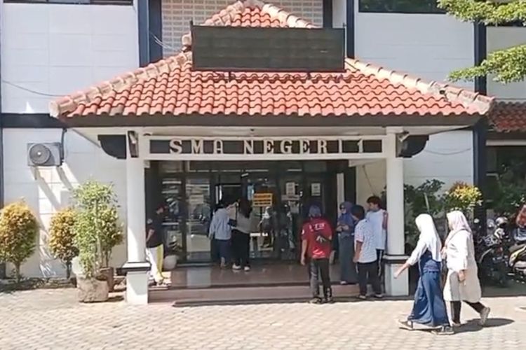 Pendaftar Tembus 1.030 Siswa dari Kuota 504 Kursi, Persaingan Masuk SMAN 1 Cirebon Kian Ketat
