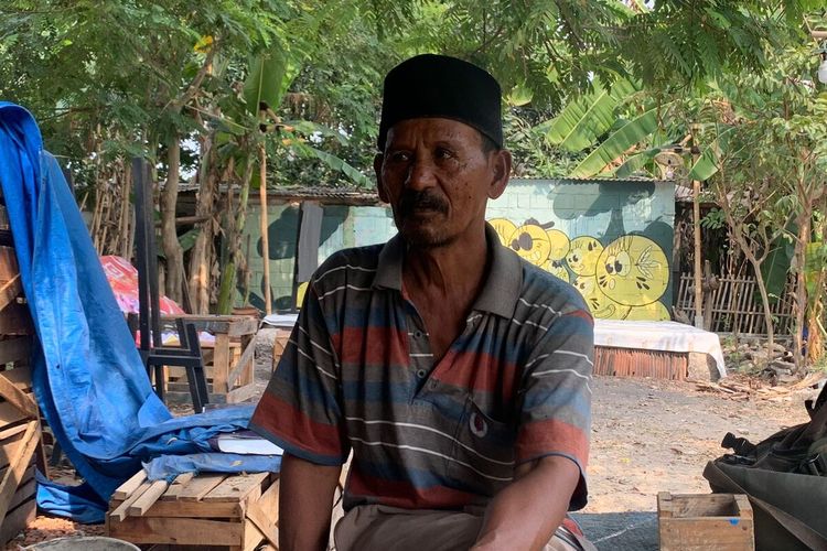 Apih Dani (63), Pimpinan Gentra Asih Topeng Banjet asal Telagasari, Karawang, Jawa Barat.