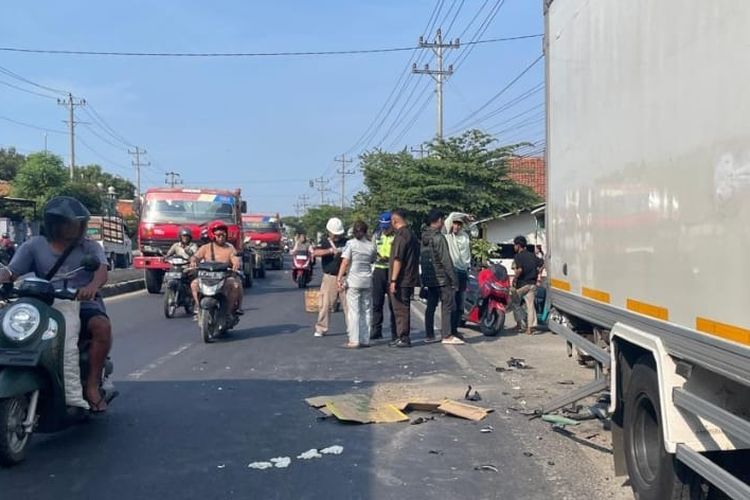 Pemotor Tewas Usai Tabrak Truk Boks yang Parkir di Pantura Brebes, Identitas Belum Diketahui