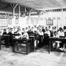 Mengapa Belanda Mendirikan Sekolah di Indonesia?