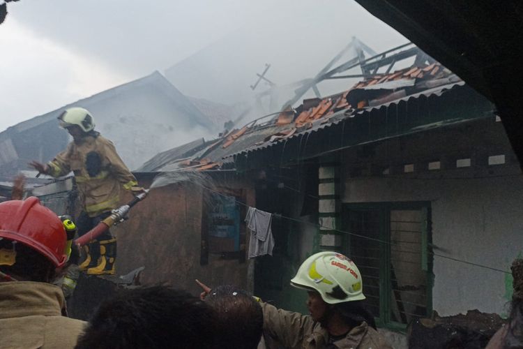 Kebakaran Rumah di Gambir Jakpus, Damkar Sampai Lokasi 3 Menit