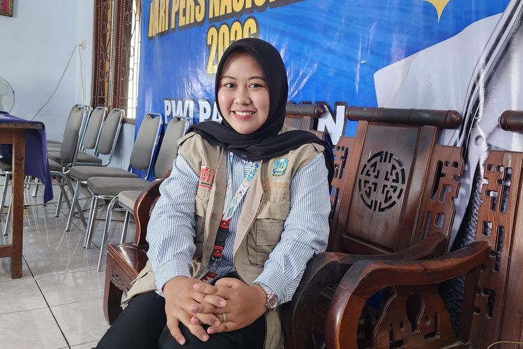 Mengenal Lely Putri, Perempuan Muda yang Jadi Tumpuan Koperasi Merah Putih di Pasuruan