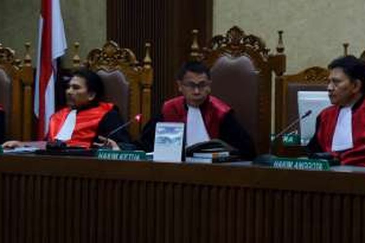 Ketua Majelis Halim Nawawi Pamulango (tengah) saat mimpin sidang di Pengadilan Tipikor Jakarta, Selasa (29/11/2016).