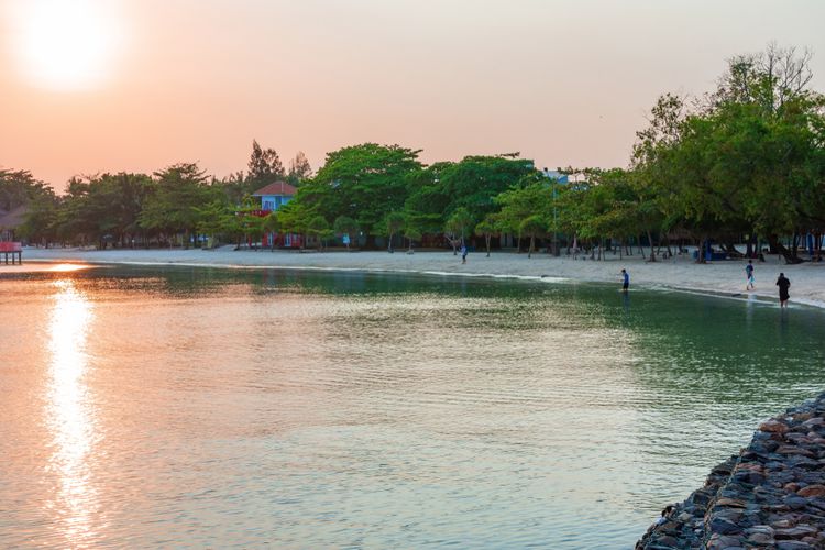 Pantai Bandengan, Jepara, Jawa Tengah.