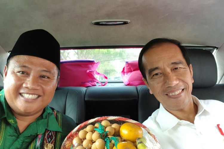 Bupati Tasikmalaya Uu Ruzhanul Ulum bersama Presiden Joko Widodo.