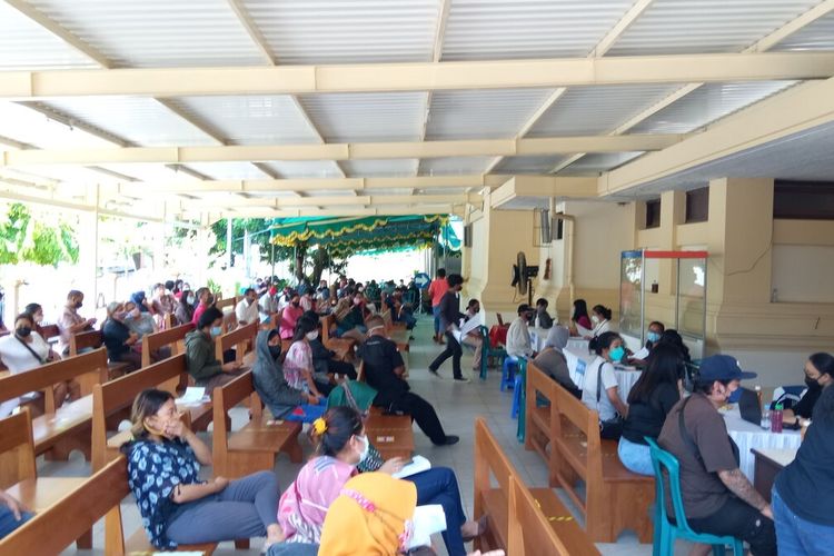 antrean vaksinasi di Gereja Pugeran Kota Yogyakarta, Kamis (23/9/2021)
