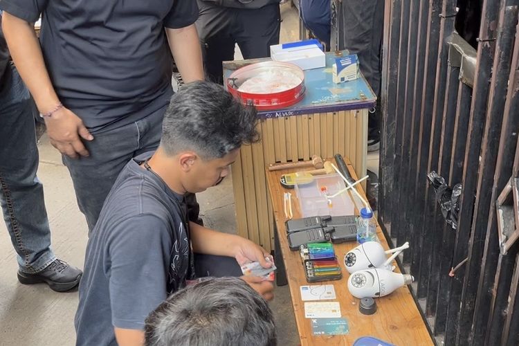 Penampakan Kampung Boncos Jakbar Usai Digerebek, Polisi Sita Alat Isap hingga Senjata Tajam