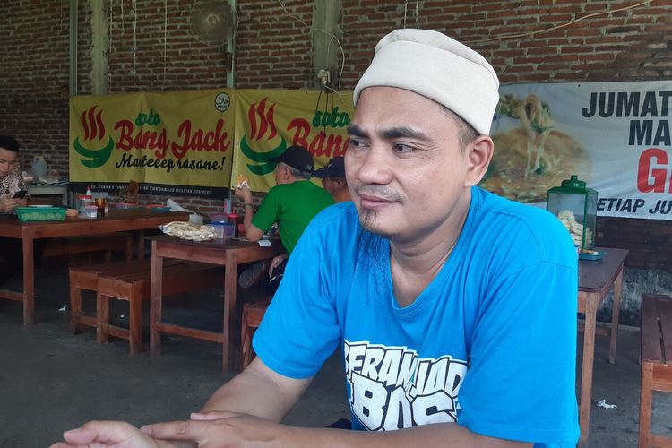 Joko Tri Harmanto (45) atau akrab disapa Bang Jack, mantan nara pidana terorisme sukses jualan soto di Gang Kurma 6, Tangkil Baru, Manang, Grogol, Sukoharjo, Jawa Tengah, Rabu (17/3/2021).