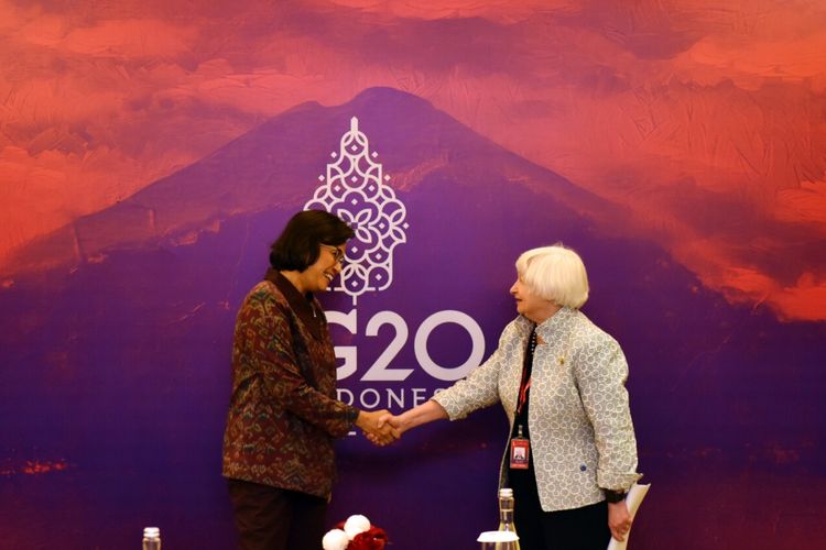 Menteri Keuangan Sri Mulyani melakukan pertemuan bilateral fisik dengan Menteri Keuangan Amerika Serikat Janet Yellen di sela rangkaian acara 3rd Finance Ministers and Central Bank Governors G20 di Bali beberapa waktu lalu. Pada Senin (14/11/2022), Menteri Keuangan AS Janet Yellen berkata mengakhiri perang di Ukraina adalah cara terbaik untuk mengakhiri kekacauan ekonomi dunia, menambah tekanan pada Rusia menjelang KTT G20 di Indonesia.