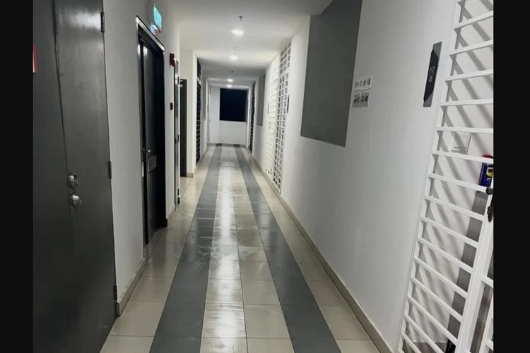 Viral, Wanita Ini Mengepel Seluruh Koridor Apartemen demi Berolahraga