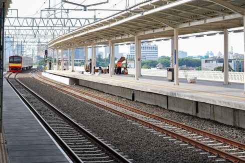 KRL Anjlok di Stasiun Kampung Bandan, KCI Minta Maaf Perjalanan Terganggu