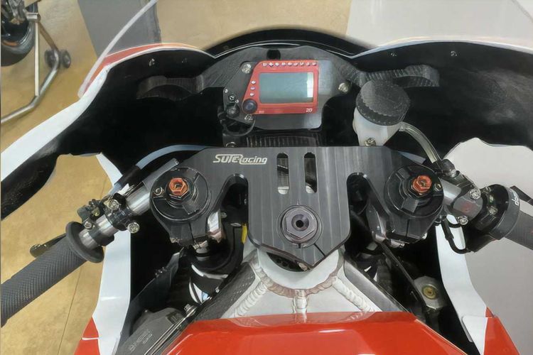 Motor Caterham Suter yang dipakai Johann Zarco di Moto2 musim 2014.