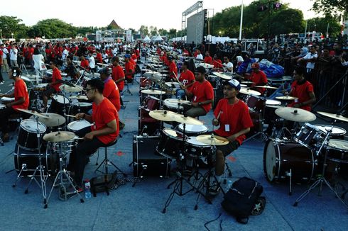 1.049 Musisi Iringi Lagu Kebyar Kebyar dan Rumah Kita