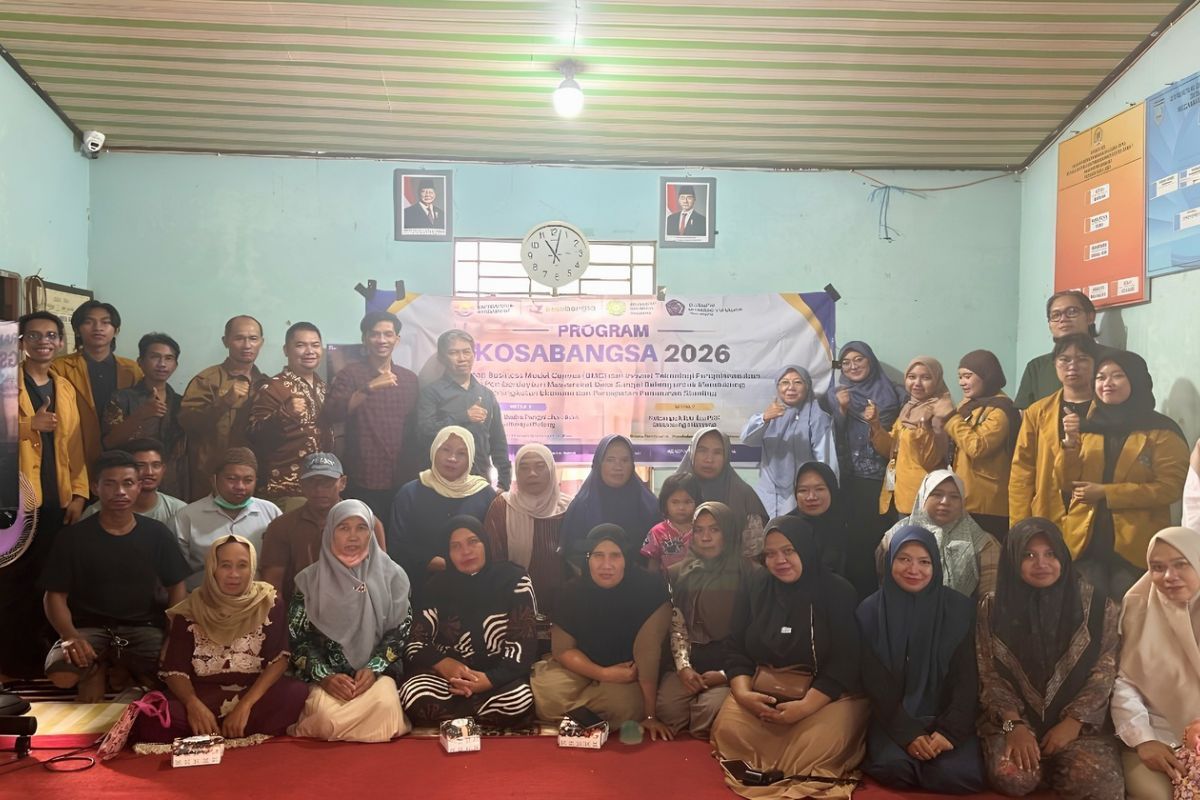 Universitas Sari Mulia (Unism) bersama Universitas Muhammadiyah Malang (UMM) membekali warga Desa Sungai Batang di Kabupaten Banjar, Kalimantan Selatan pelatihan inovasi teknologi tepat guna dan strategi bisnis modern berbasis Business Model Canvas (BMC).