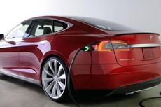 Lagi, Tesla Potong Harga Mobil Model S dan Model X