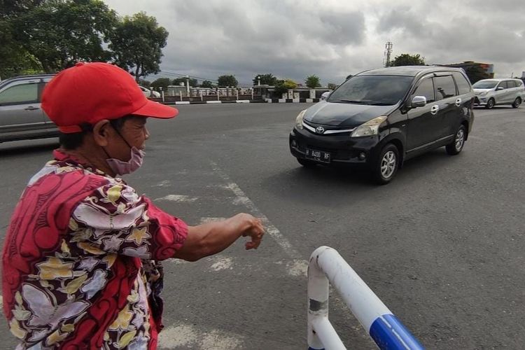 Pengayuh becak, Priyanto (63) sempat melihat rombongan sepeda Gubernur Jawa Tengah Ganjar Pranowo sebelum insiden kecelakaan, Minggu (6/2/2022)