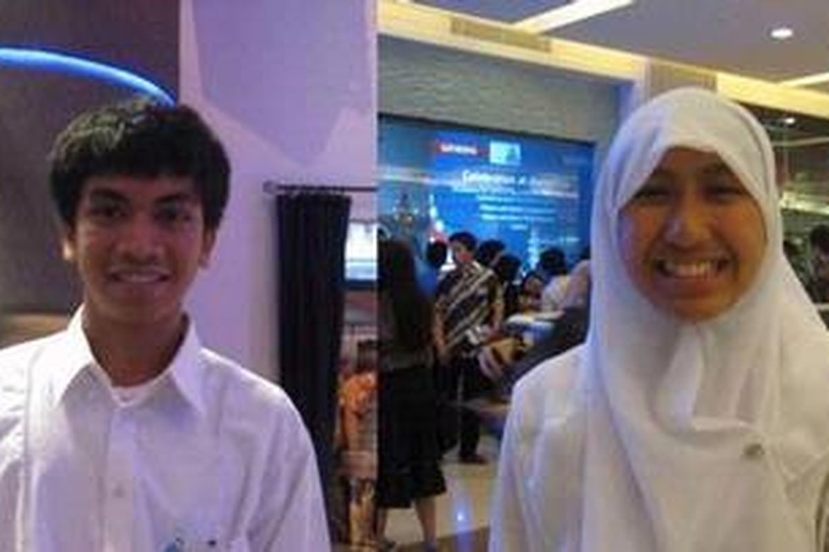 M Ilyas (kiri) dan Dian Fadillah (kanan), dua peserta pertukaran pelajar ke Amerika Serikat mendapatkan banyak kesan selama hampir satu tahun bersekolah di Amerika.