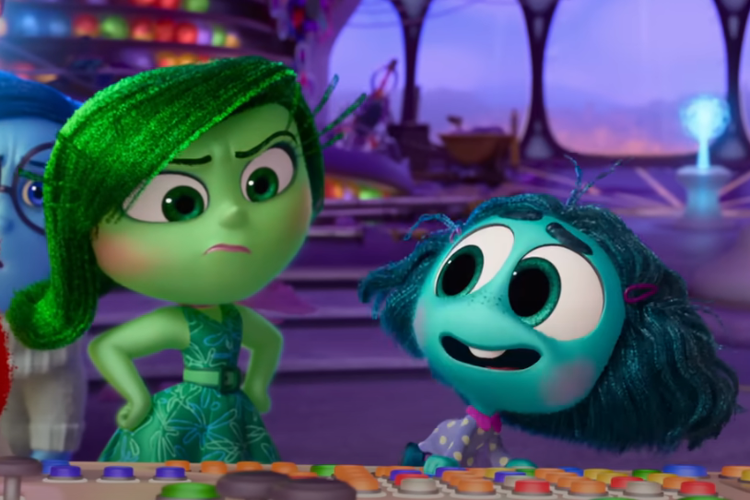 Karakter Envy (kanan) dalam film Inside Out 2 (2024).