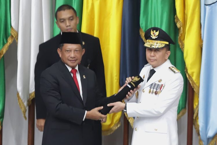 Menteri Dalam Negeri (Mendagri) Tito Karnavian melantik Agus Fatoni sebagai Penjabat (Pj) Gubernur Sumatera Utara (Sumut) di Sasana Bakti Praja Kemendagri, Jakarta, Senin (24/6)