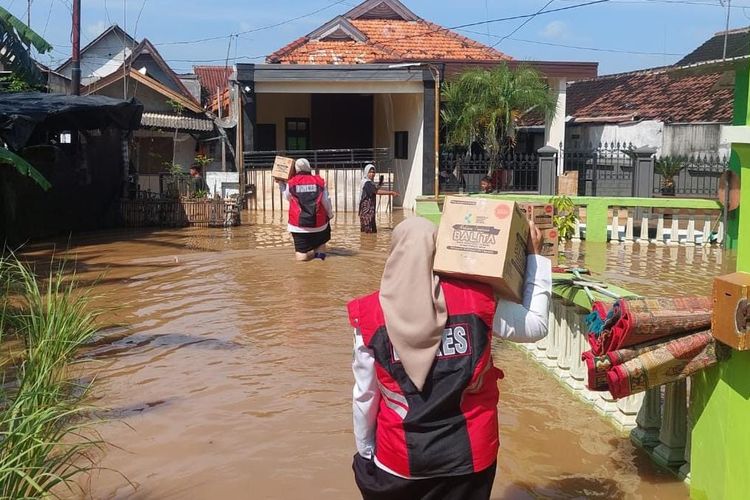 Cegah Penyakit Menular, Dinkes Datangi Korban Banjir di Pasuruan Jatim