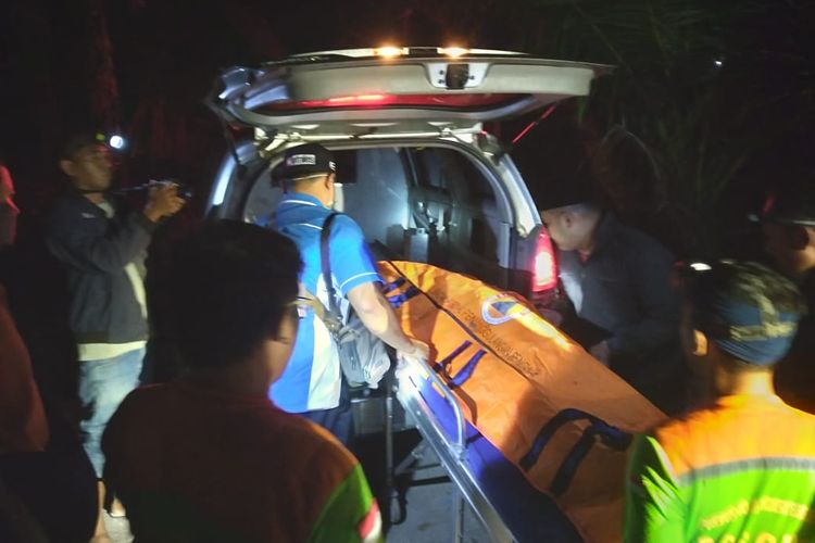 Pria tanpa identitas ditemukan tewas tenggelam di Sungai Bogowonto. Korban dievakuasi ke RSUD Tjitrowardojo Purworejo untuk menjalani pemeriksaan lebih lanjut.