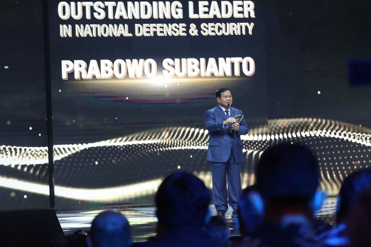 Menhan Prabowo Subianto menyampaikan pidato dalam ajang iNews Indonesia Awards 2022, Rabu (26/10/2022).