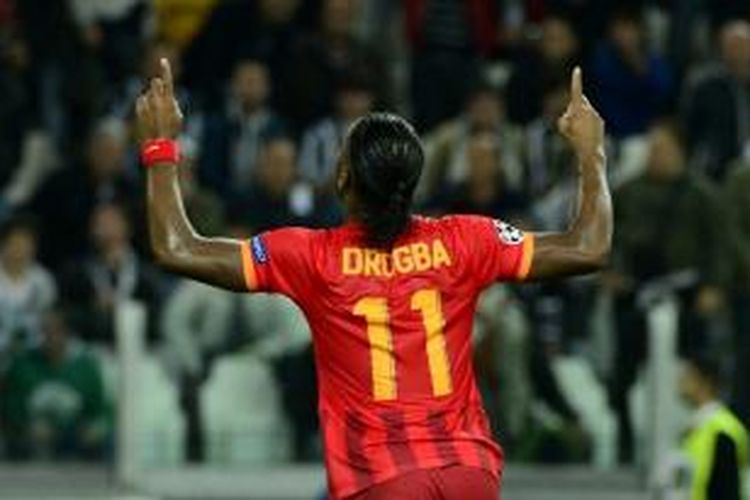 Bomber Galatasaray, Didier Drogba saat merayakan golnya ke gawang Juventus pada matchday kedua Grup B Liga Champions di Juventus Stadium, Rabu atau Kamis (3/10/2013). 