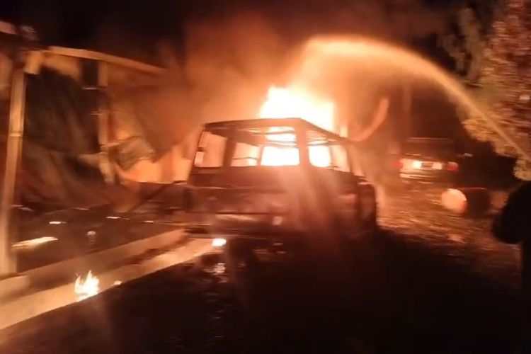 Diduga Angkut BBM Ilegal, Minibus Meledak dan Hanguskan Dua Rumah di Polewali Mandar