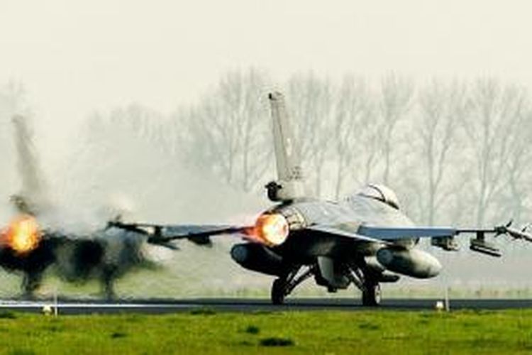 Sepanjang 2014, AU Denmark mengerahkan jet-jet F-16 sebanyak 58 kali untuk mengusir pesawat-pesawat militer Rusia yang masuk ke wilayah udara negeri itu.