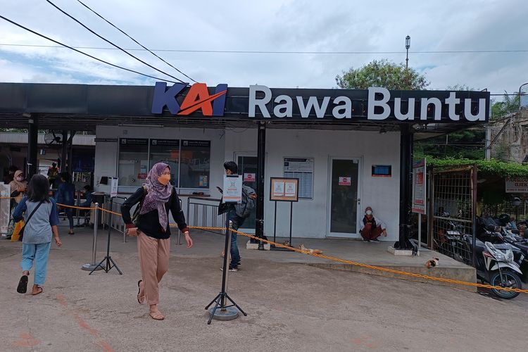 Suasana di Stasiun Rawa Buntu, Tangsel, pada Kamis (29/12/2022). 