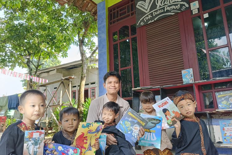 Kisah Robi Pencetus "Rakus", Ruang Teduh Literasi Anak di Pinggiran Bogor