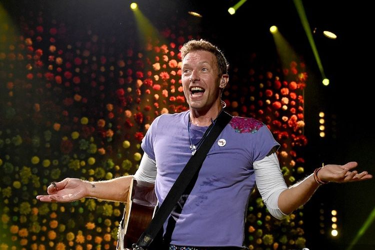 Vokalis Chris Martin bersama Coldplay tampil di konser yang digelar di Rose Bowl,. Pasadena, California, pada 6 Oktober 2017.