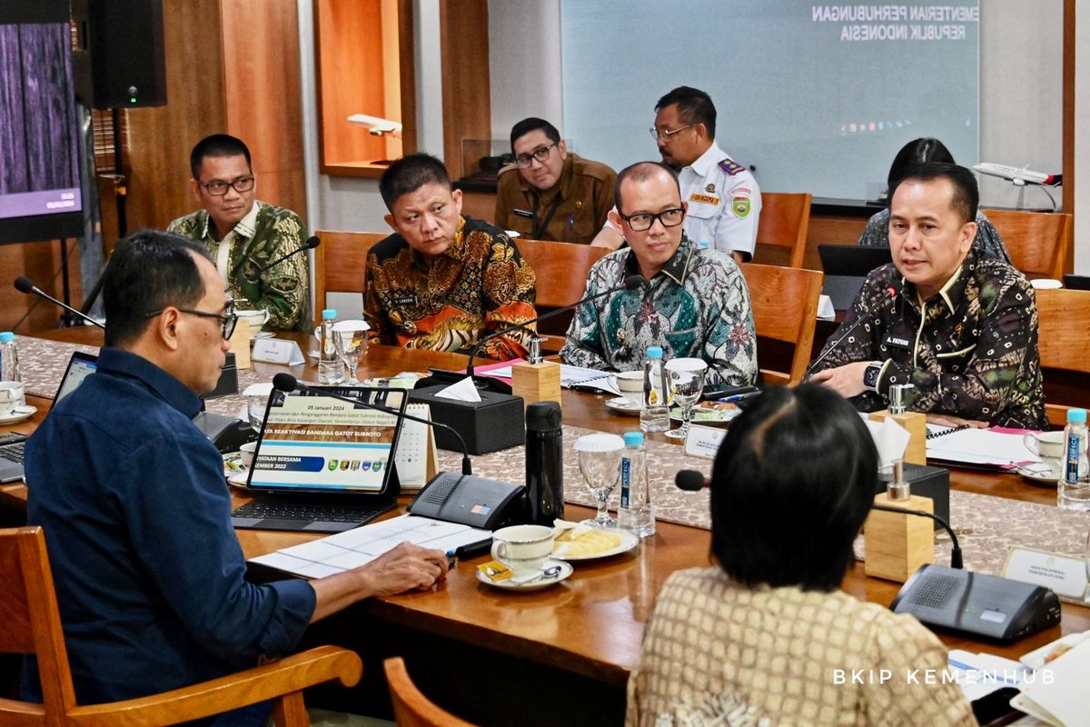 Rapat Koordinasi (Rakor) Percepatan Reaktivasi Bandara Gatot Subroto Way Kanan secara hybrid baik offline dan online, Jumat (22/3/2024).
