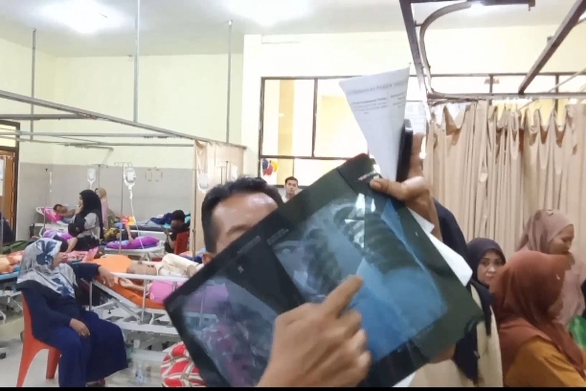 Proyektil peluru bersarang di tubuh seorang staff kantor desa di Kabupaten Gowa, Sulawesi Selatan. Kamis, (26/6/2025).