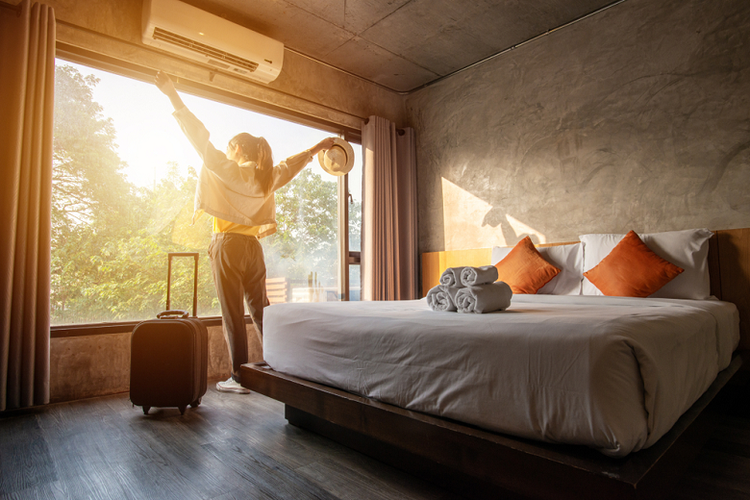 Ilustrasi staycation di hotel. (Dok. Shutterstock/ De Boyloso)