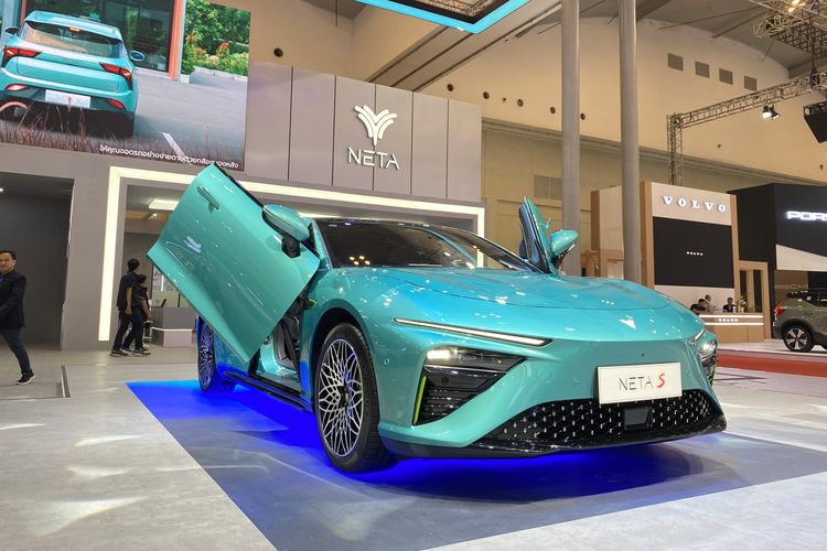 Spesifikasi Neta S, mobil listrik sport asal China dengan jarak tempuh 1.100 kilometer dan harga sekitar Rp 762 juta. Melantai di GIIAS 2023