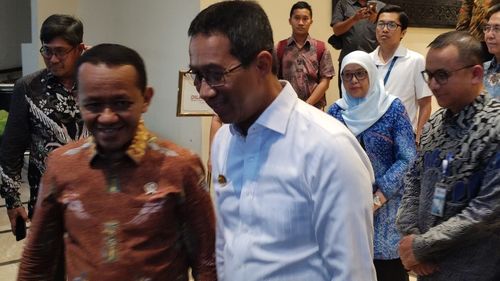 Ikut Antar Prabowo-Gibran ke KPU, Menteri Investasi Bahlil: Tak Boleh Antar Adik?