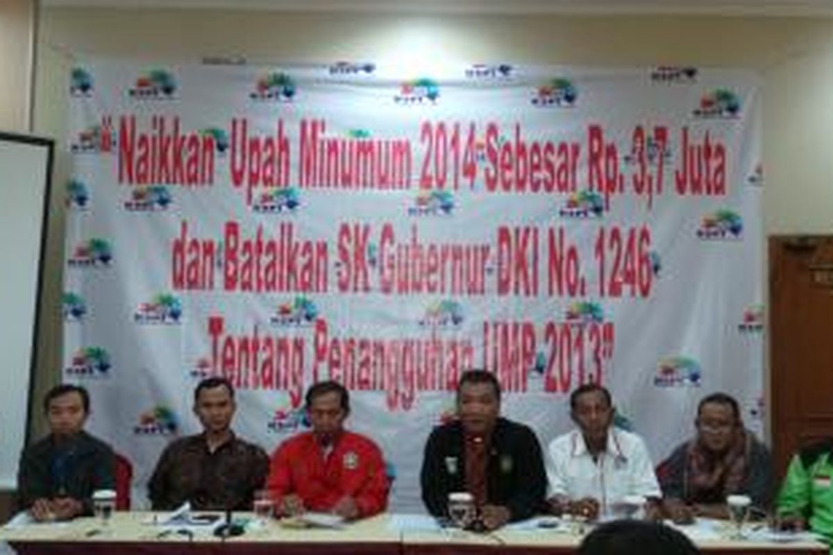 Konferensi pers gerakan buruh oleh Konfederasi Serikat Pekerja Indonesia (KSPI) di Hotel Mga Pro, Menteng, Jakarta, Selasa (20/8/2013). Mereka akan melakukan aksi turun ke jalan pada September mendatang.