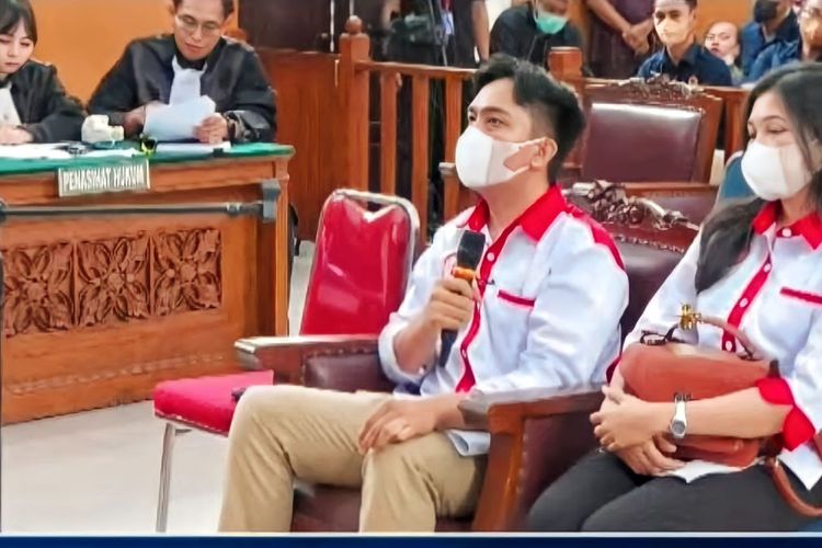 Adik Brigadir Nofriansyah Yosua Hutabarat Mahareza Rizky dan kekasih Yosua, Vera Maretha Simanjuntak dalam persidangan di Pengadilan Negeri Jakarta Selatan, Selasa (25/10/2022). 