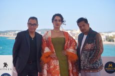 Alexandra Gottardo Kenakan Rancangan Sebastian Gunawan di Festival Film Spanyol