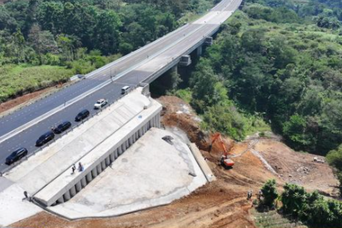 Jalan Tol Bogor-Ciawi-Sukabumi (Bocimi) seksi II yakni ruas Cigombong-Cibadak kembali beroperasi pada Selasa (24/9/2024) sore. 